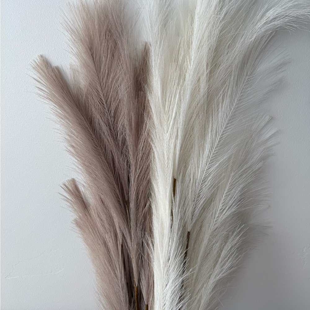 Crate& Barrel Faux Pampas Grass 45" (3 bunches) - Picture 5 of 6